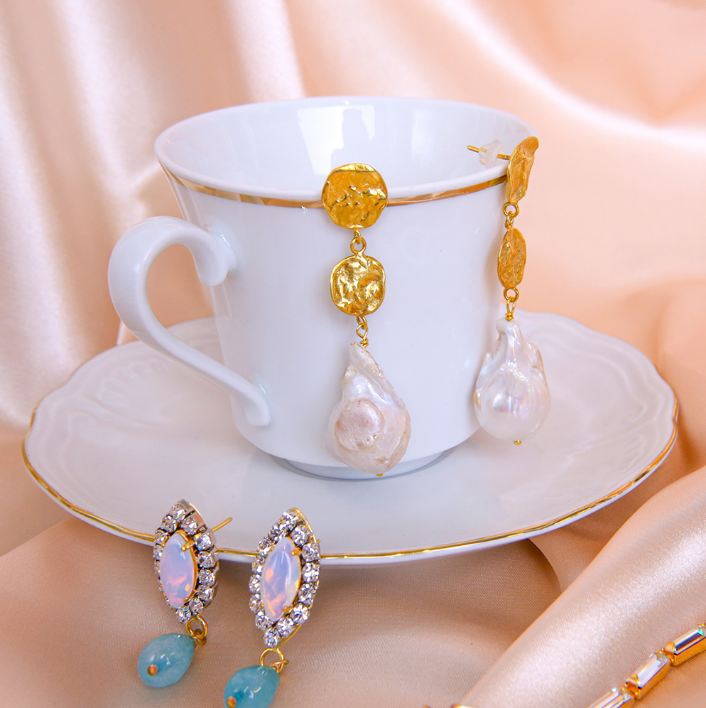 Molten coins with hanging Pearls Earrings